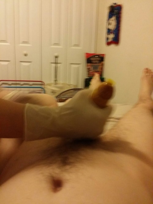 rubberglovesrule: @bacterialgoddess giving a gloved blow job.
