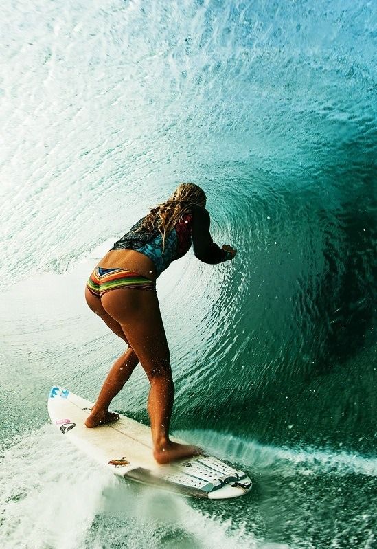 our-amazing-world:  Tube Surfing Amazing World 