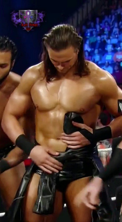 wwedrewmcintyre1:  lordvampy-333:  Drew do you feel something?  Oh Drew! :>) 