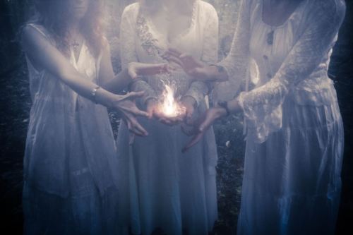 Witches - A photo series by my friend Lilith von HohenheimOctober 2014A photo shoot between friends,