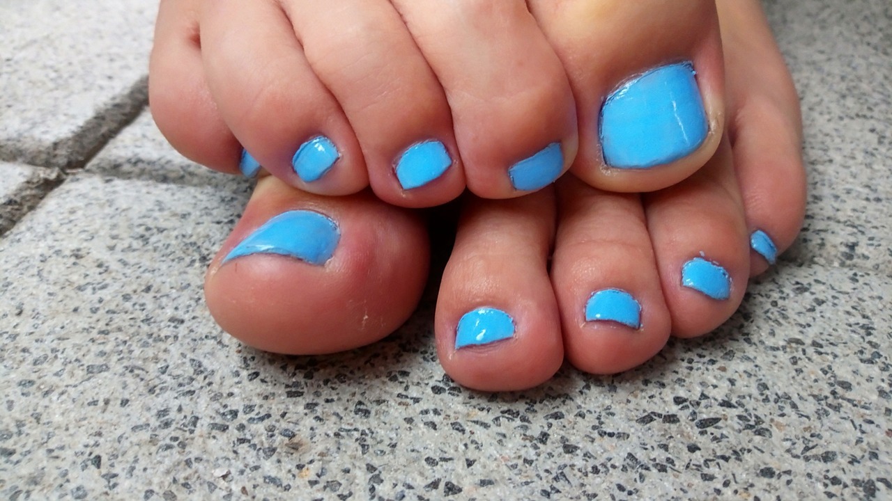 feetgirly94:  Love this color 😍