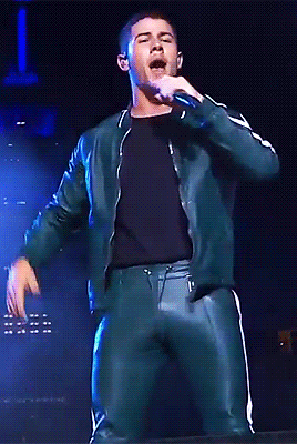 zacefronsbf:  Nick Jonas permorming at the 2016 MTV Video Music Awards (August 28th)
