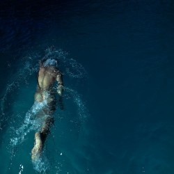 sulphuriclike:  Mustafa Sabbagh_Swimming