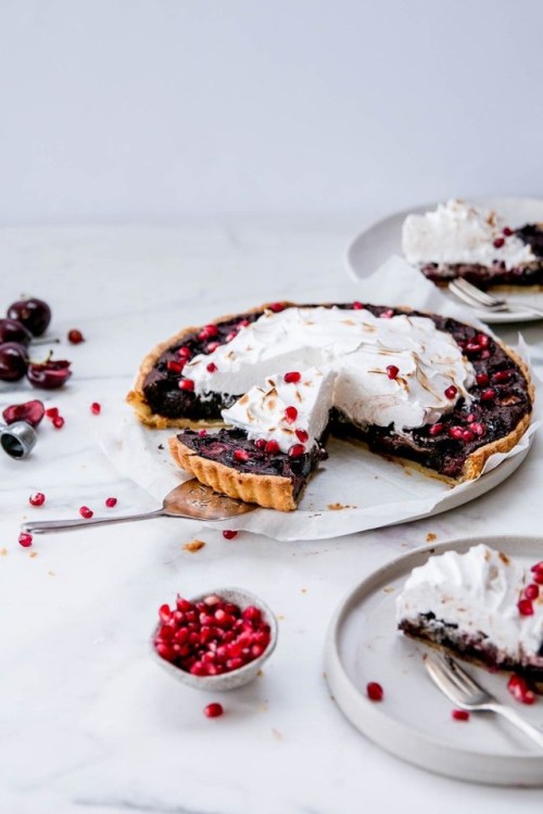 sweetoothgirl:CHOCOLATE, CHERRY & POMEGRANATE TORCHED MERINGUE TART