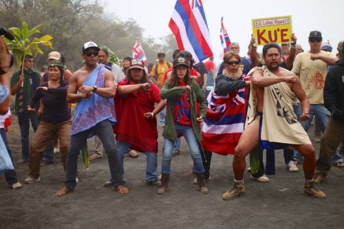 decolonizingmedia:Mauna Kea Protectors Arrested After Successfully Shutting Down TMT ConstructionCon