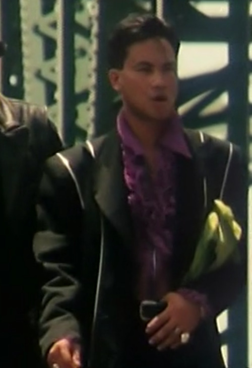 Simon Yam in Ringo Lam’s Full Contact (1992) is a non-stop style machine. Dude was too fly not to sh