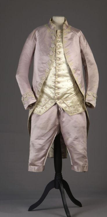 Suit ca. 1780From Daguerre