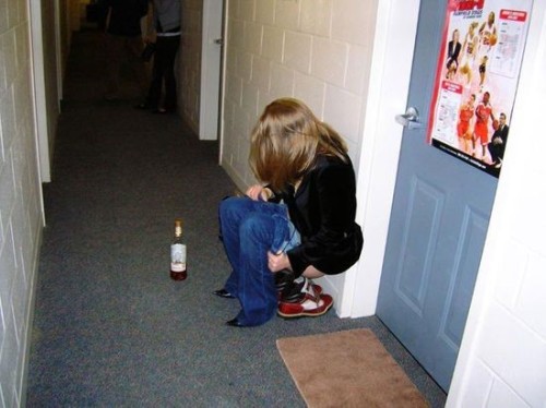 Peeing on the wall and pee blonde