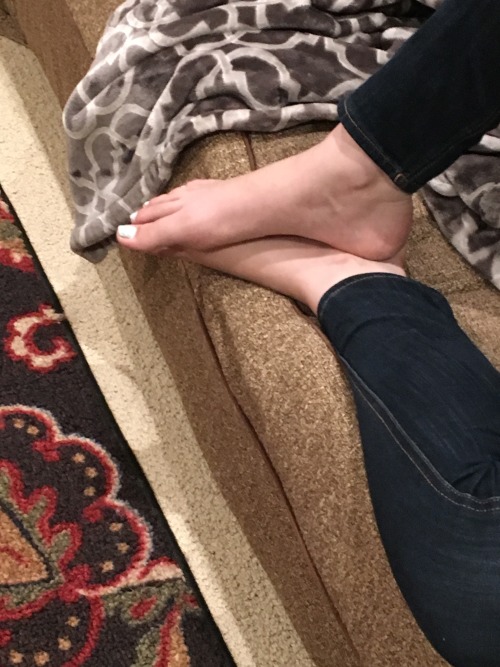 cutegirlsfeeties: another submission from ourconcupiscence and his best friends amazing feet