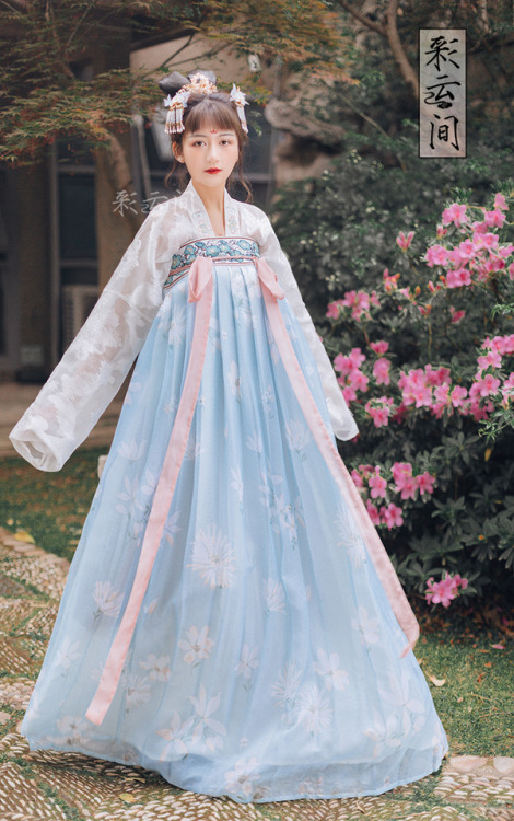 Traditional Chinese hanfu by 彩云间汉服