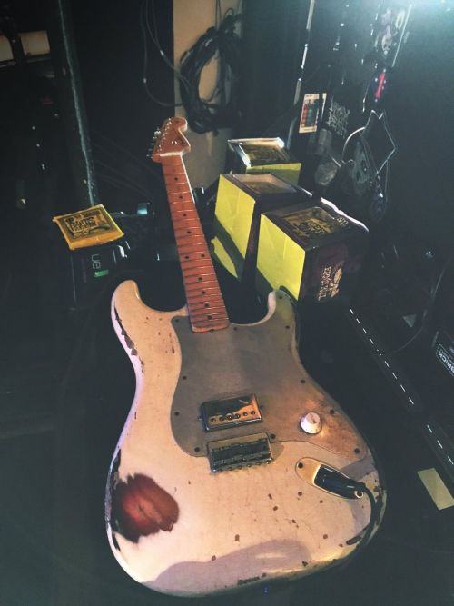 Gavin Rossdale’s Fender Stratocaster (via Ernie Ball)