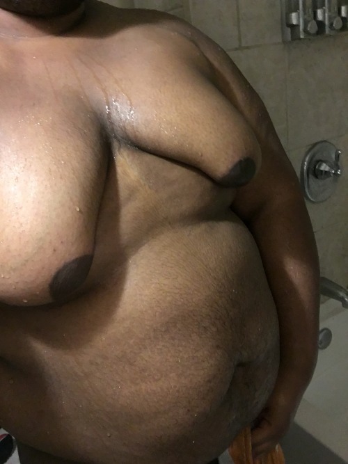 adorablynerdychub: Tummy Tuesday, with extra :P Niiice