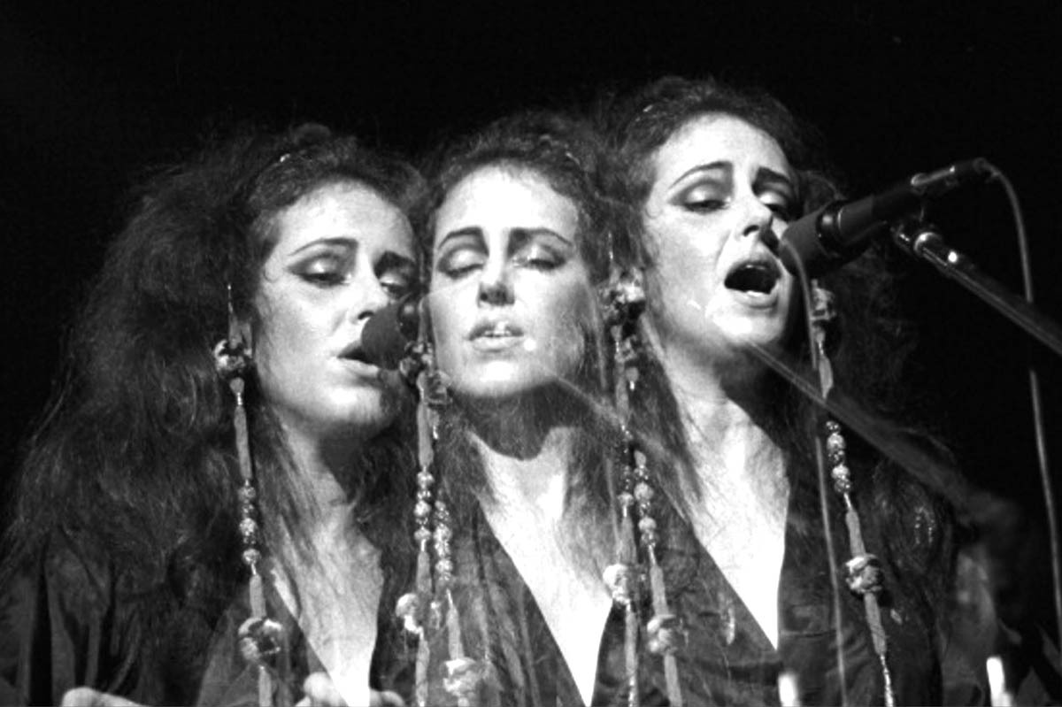 soundsof71:  Singer Grace Slick performing with Jefferson Starship at the Academy