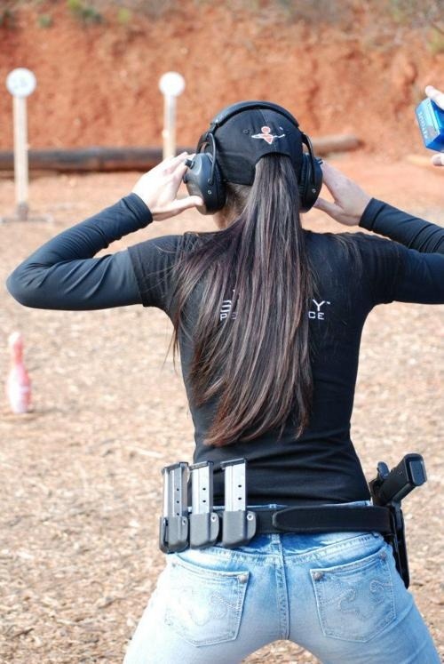 girlandguns:  Girl With Gun  follow me at : http://girlandguns.tumblr.com/