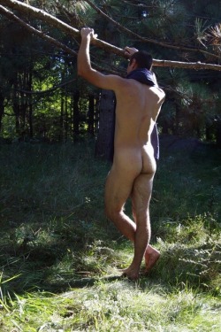 guyzwoods:  More on guyzwoods, a collection of natural men naked in wild spaces !