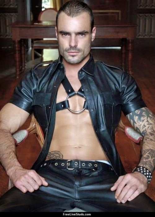 cowboyslovecock: Down to fuck studs near you: bit.ly/2E2EmHrAdd me on snapchat
