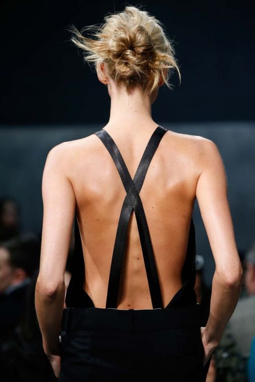 chanelbagsandcigarettedrags:Vera Wang RTW 2015