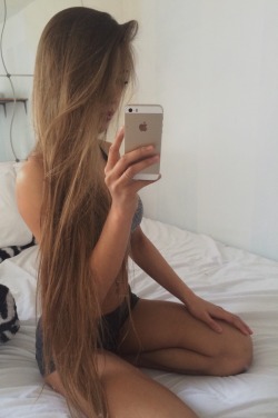 mostlybuttsandhair:  Click here to promo yourself to 35k+ 