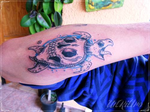 unkiltro:  Tatuaje de hoy,super tortuga del mal,diseño propio :3
