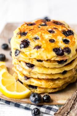 sweetoothgirl:  BLUEBERRY PANCAKES WITH LEMON