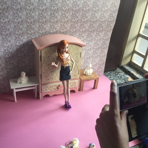 Doll meet with @ ao.sora96 (her Instagram) !! So Anna (Disney) meets Draculaura (Monster high repain