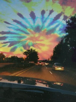 sublimewhore:  Tie Dye Sky. (creds to Twitter!)