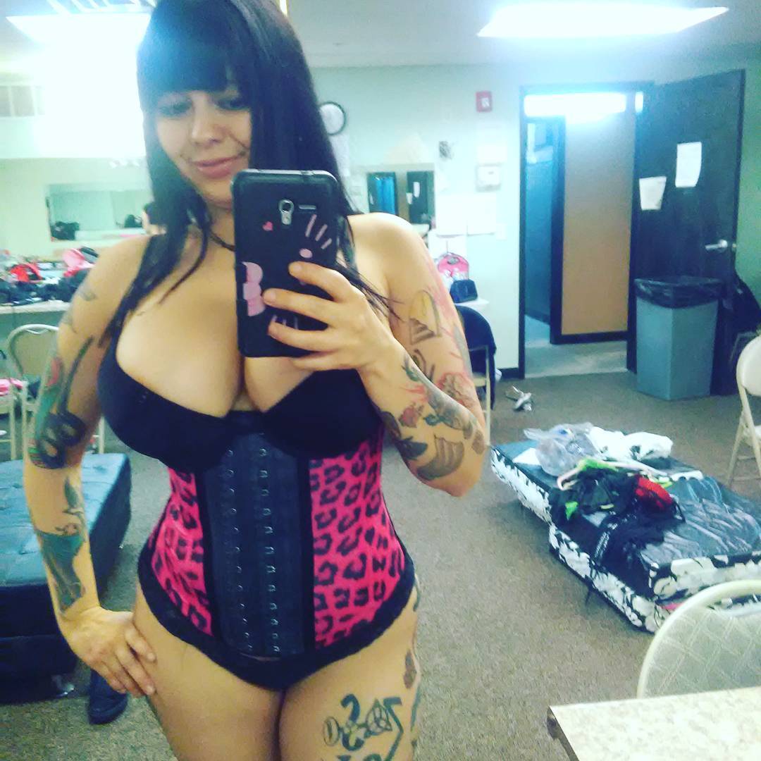 stripper-locker-room:  libertarianslut