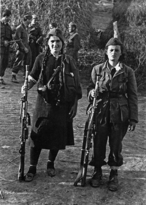 ppsh-41:Unidentified partisans of the 1st Proletarian Brigade armed with Czech ZB vz. 26 machine gun