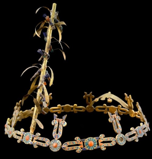 grandegyptianmuseum: Diadem of Princess Khnumit , from the Tomb of Khnumit, Funerary Complex of Amenemhat II at Dahshur (gold, semi-precious stones & glass paste). Middle Kingdom, 12th Dynasty, ca. 1991-1802 BC. Egyptian Museum, Cairo. This diadem