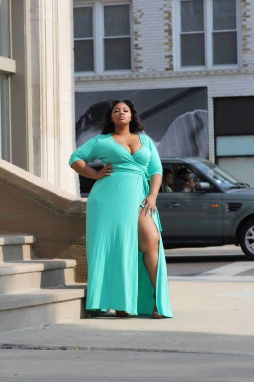 king-of-aces:  planetofthickbeautifulwomen2:Bronzeville Boutique’s Thick Model giving yall alotta Thigh action  Lawd damn she working that dress