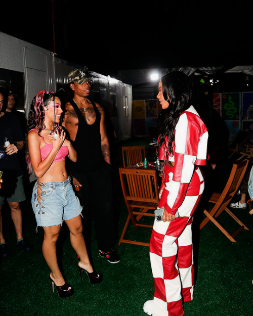 braziliansource: Ludmilla and Doja Cat backstage at Lollapalooza Brasil 2022