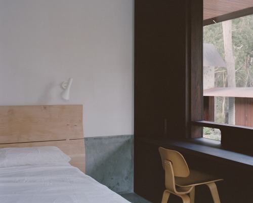 “House at Flat Rock,” Bendalong, Conjola National Park, Australia,Billy Maynard Architect,photos: Ro