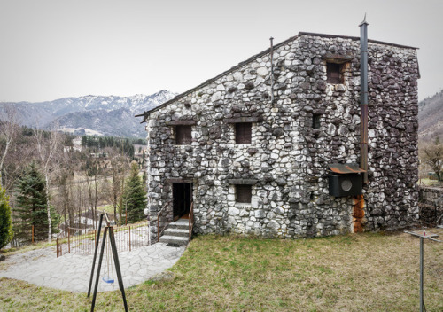 elarafritzenwalden:ofhouses:550. Pino Pizzigoni /// Claudio Nani House /// Parre, Bergamo, Italy ///