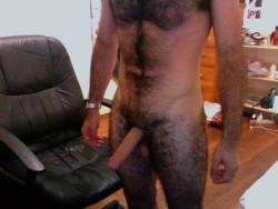 His hairy, sexy body is what dreams are made of - WOOF