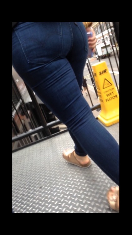 Candid - Latin Big Butt @boxpark (E2)