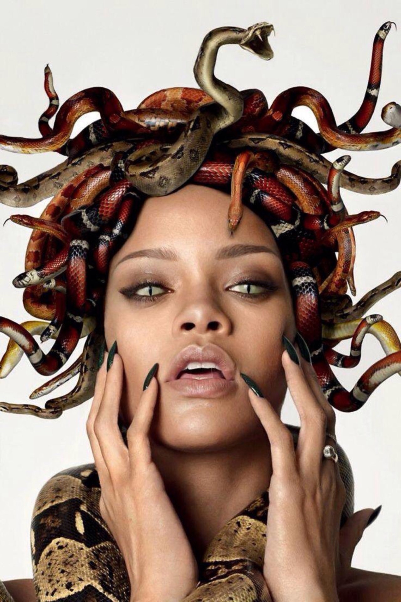 Rihanna medusa