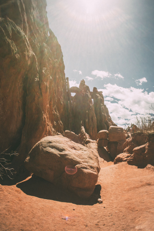 rhiannahoward: some rocks and crap lens flairs