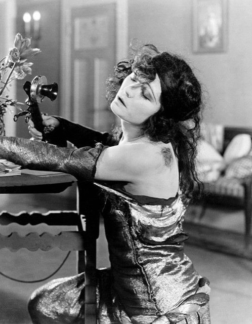 Pola Negrihttps://Painted-Face.com/