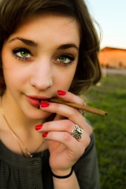 420drugsandtits:  sex-drugs-lax:  Can I has