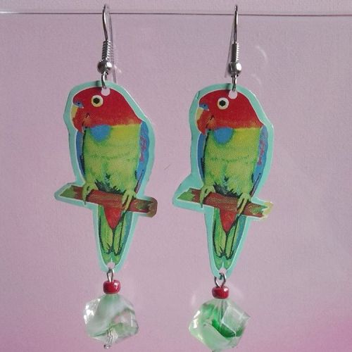 Little parrots from a can of coconut water #upcycledjewelry #cans #parrot #elpunoylamano #earrings