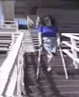amp-lifes:walking down the stairs on one leg has some risks