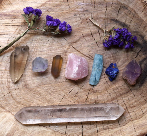 bekkathyst:7 Piece Chakra Rough Crystal Set