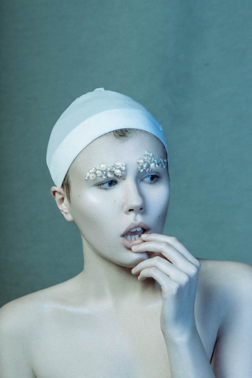 Ph: Holly BurnhamMua: Holly BurnhamModel: TelliLUCY’S MAGAZINE