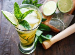 itspartyrehab:  Iced Green Tea MojitoIngredients