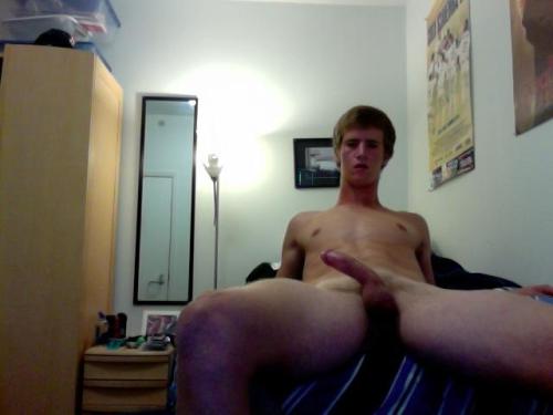 hornytexasboy:  ericgene:  edcapitola:  fratguydream:  onlymirrorseries:  Submissions can be emailed at boloballs@gmail.com  Really cute  I like him a lot. Follow me and I’ll follow you … http://edcapitola.tumblr.com  hot as fucking hell  sexy dorm