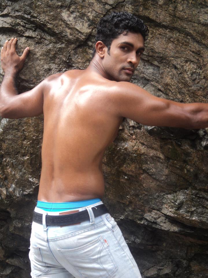 indianlatinoasianblack:  HOT DESI BOYS ArabsAsiansBlacksIndiansLatinosPersians&amp;Whites