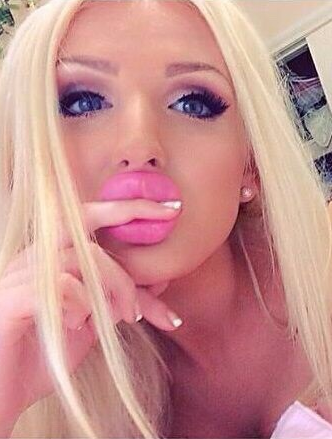 submitbitches:That finger definitely needs to be replaced by a cock.