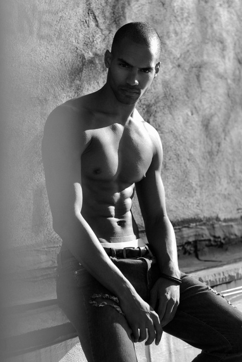 morphious45:   Anthony Agapit    