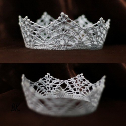 snazzy-yarn: mycrochetinspiration: Crochet crowns They are so lovely.