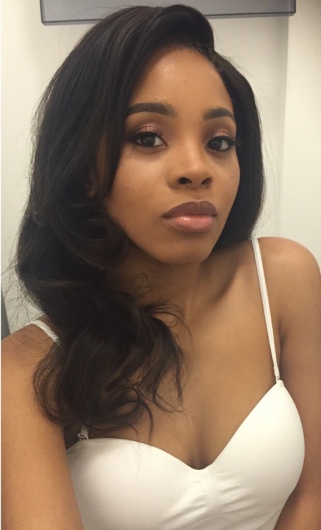 laidbackyemz:  jesuswithajhericurl:Jesus  This girl causing trouble all over be social with her beauty 😔